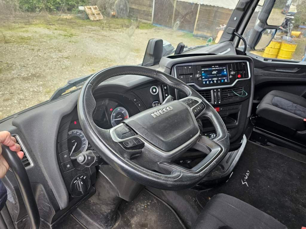 Fahrzeugabbildung Iveco 460 S-Way, LNG, BDF/3.Achse drehbar+Lift