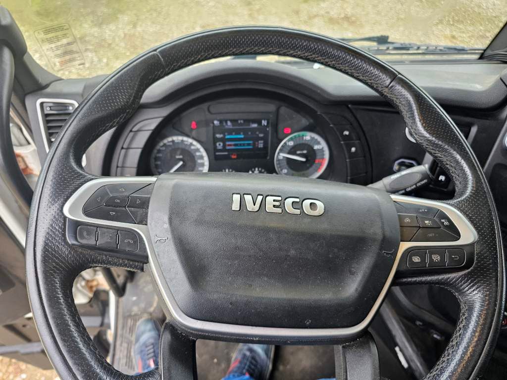 Fahrzeugabbildung Iveco 460 S-Way, LNG, BDF/3.Achse drehbar+Lift