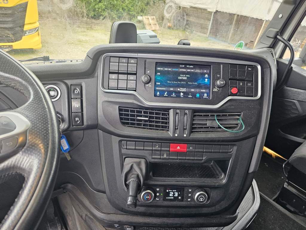 Fahrzeugabbildung Iveco 460 S-Way, LNG, BDF/3.Achse drehbar+Lift