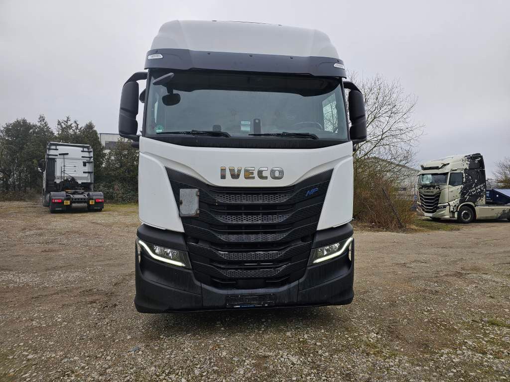 Fahrzeugabbildung Iveco 460 S-Way, LNG, BDF/3.Achse drehbar+Lift