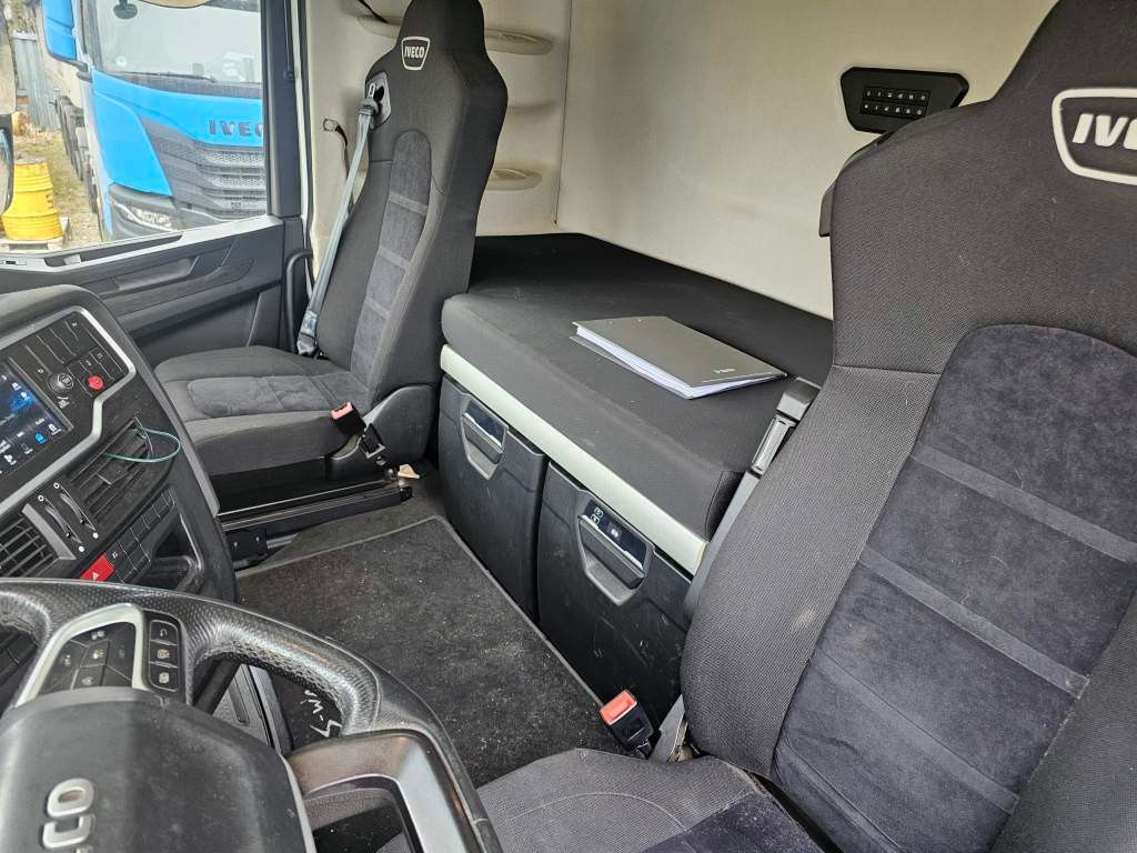 Fahrzeugabbildung Iveco 460 S-Way, LNG, BDF/3.Achse drehbar+Lift