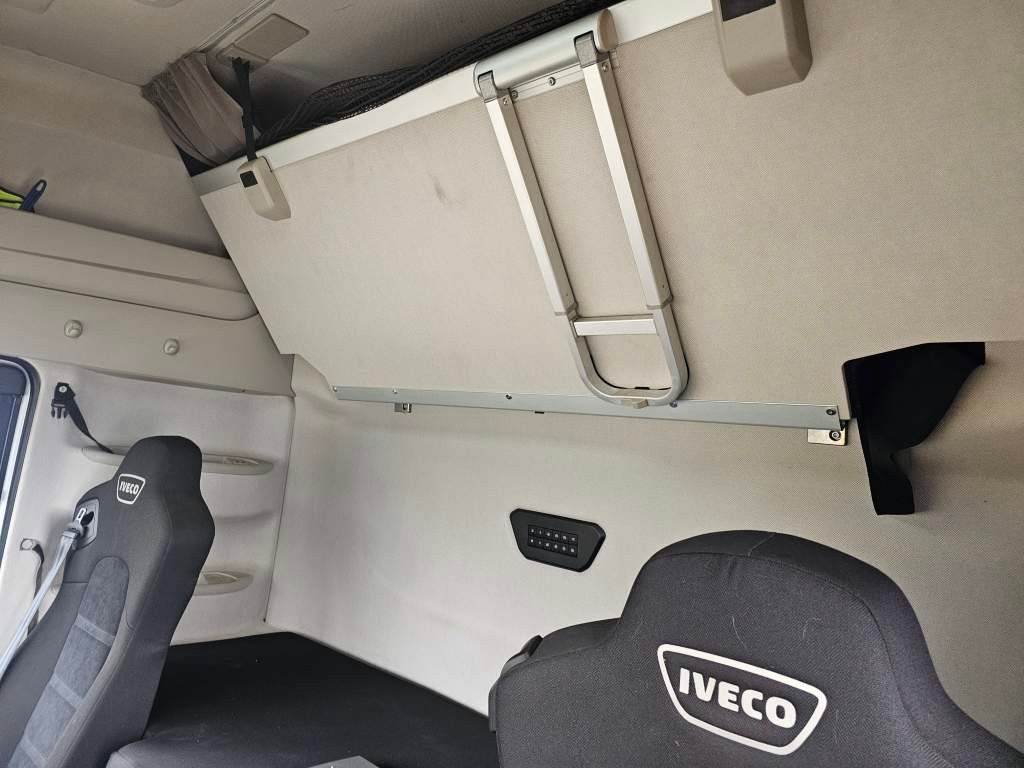 Fahrzeugabbildung Iveco 460 S-Way, LNG, BDF/3.Achse drehbar+Lift