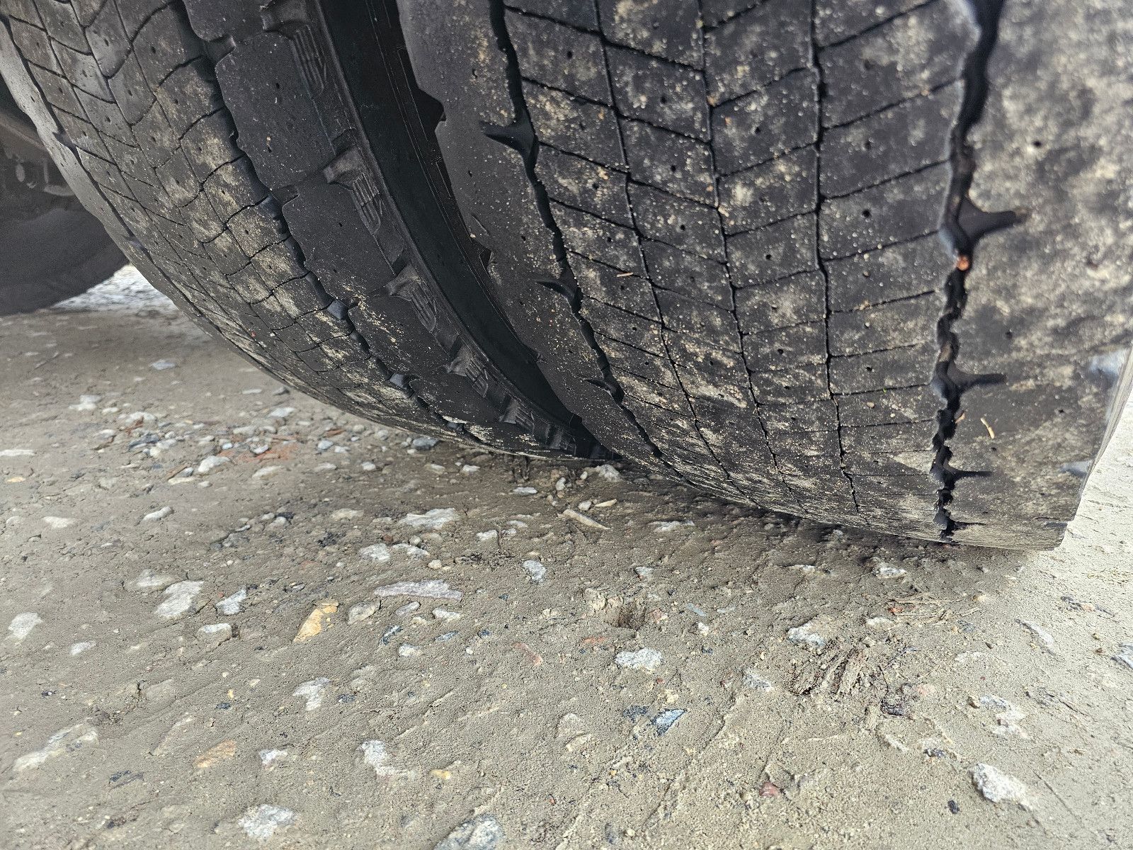 Fahrzeugabbildung Iveco 460 S-Way, LNG, BDF/3.Achse drehbar+Lift