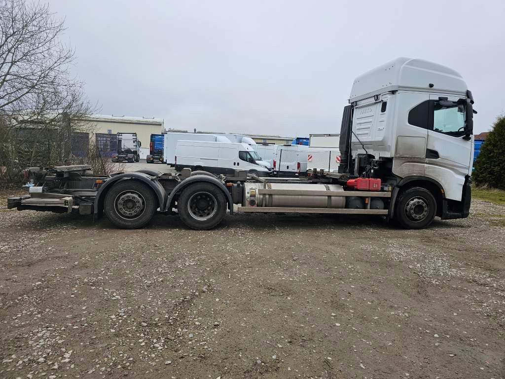 Fahrzeugabbildung Iveco 460 S-Way, LNG, BDF/3.Achse drehbar+Lift