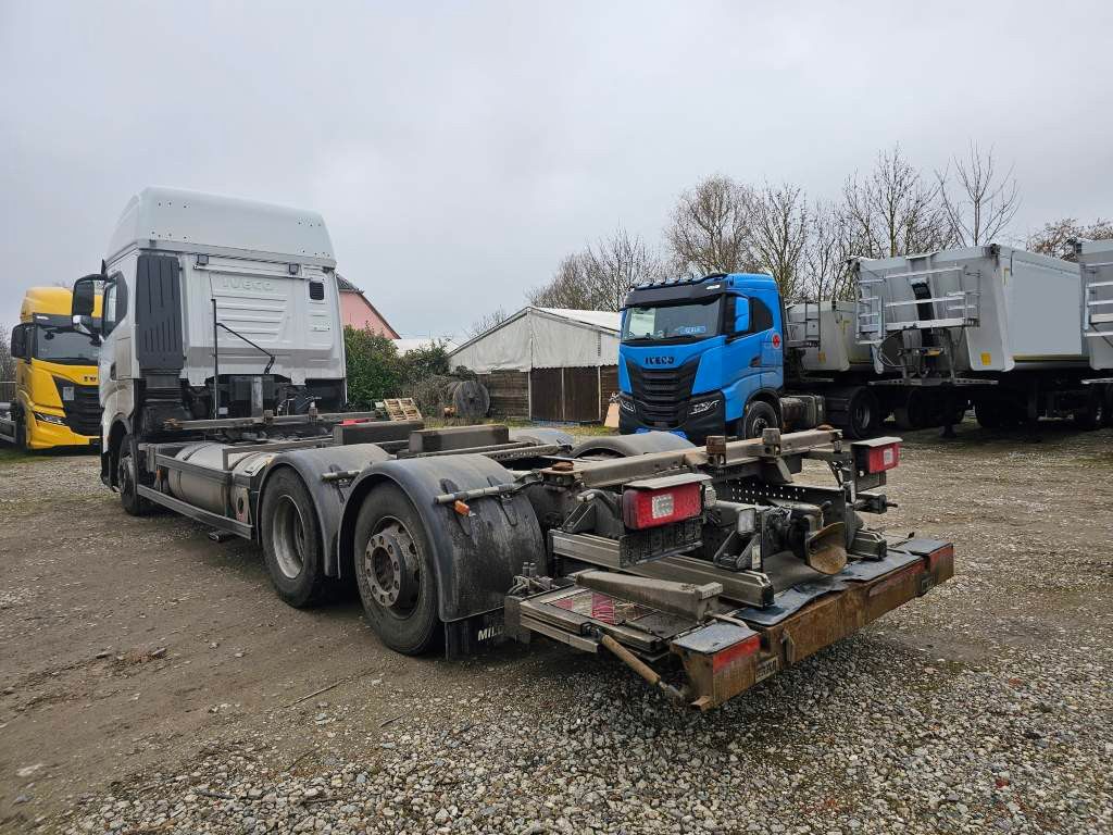 Fahrzeugabbildung Iveco 460 S-Way, LNG, BDF/3.Achse drehbar+Lift