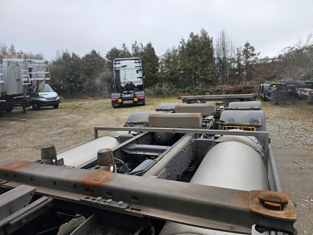 Fahrzeugabbildung Iveco 460 S-Way, LNG, BDF/3.Achse drehbar+Lift