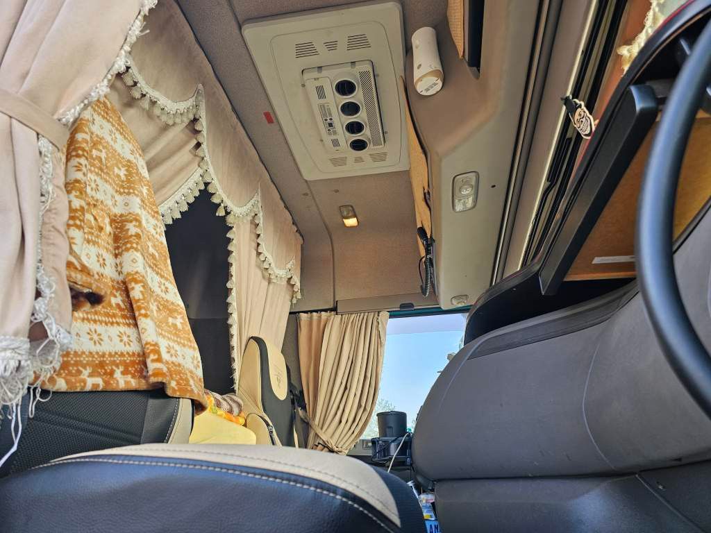Fahrzeugabbildung DAF XF 410, Euro 6, Standklima