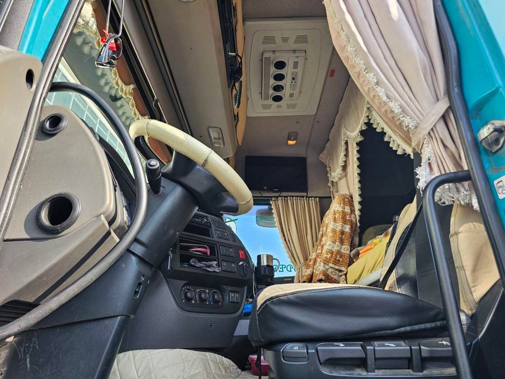 Fahrzeugabbildung DAF XF 410, Euro 6, Standklima
