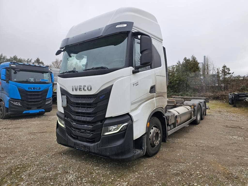 Iveco 460 S-Way, LNG, BDF/3.Achse drehbar+Lift