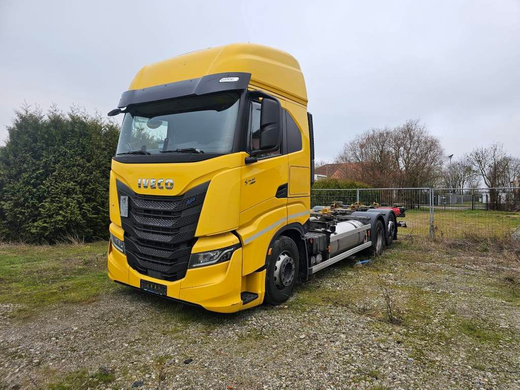 Iveco 460 S-Way LNG Multiwechsler/3.Achse drehbar+Lift