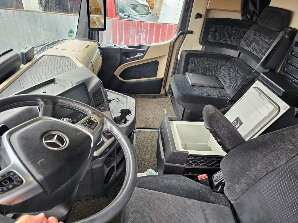 Fahrzeugabbildung Mercedes-Benz 1848 LL Giga Space, Retarder, Deutsches Fahrzeug