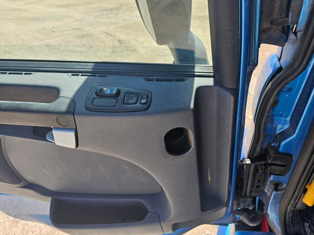 Fahrzeugabbildung Scania P 320 6x2, Box, Euro 6, Klima, L Haus, Ladebord