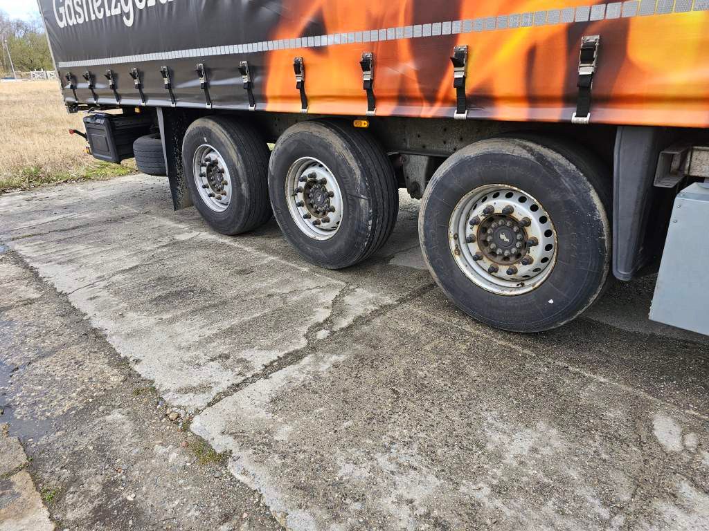 Fahrzeugabbildung Schmitz Cargobull Gardine, 9,00 m Coiler, Chassis feuerverzinkt
