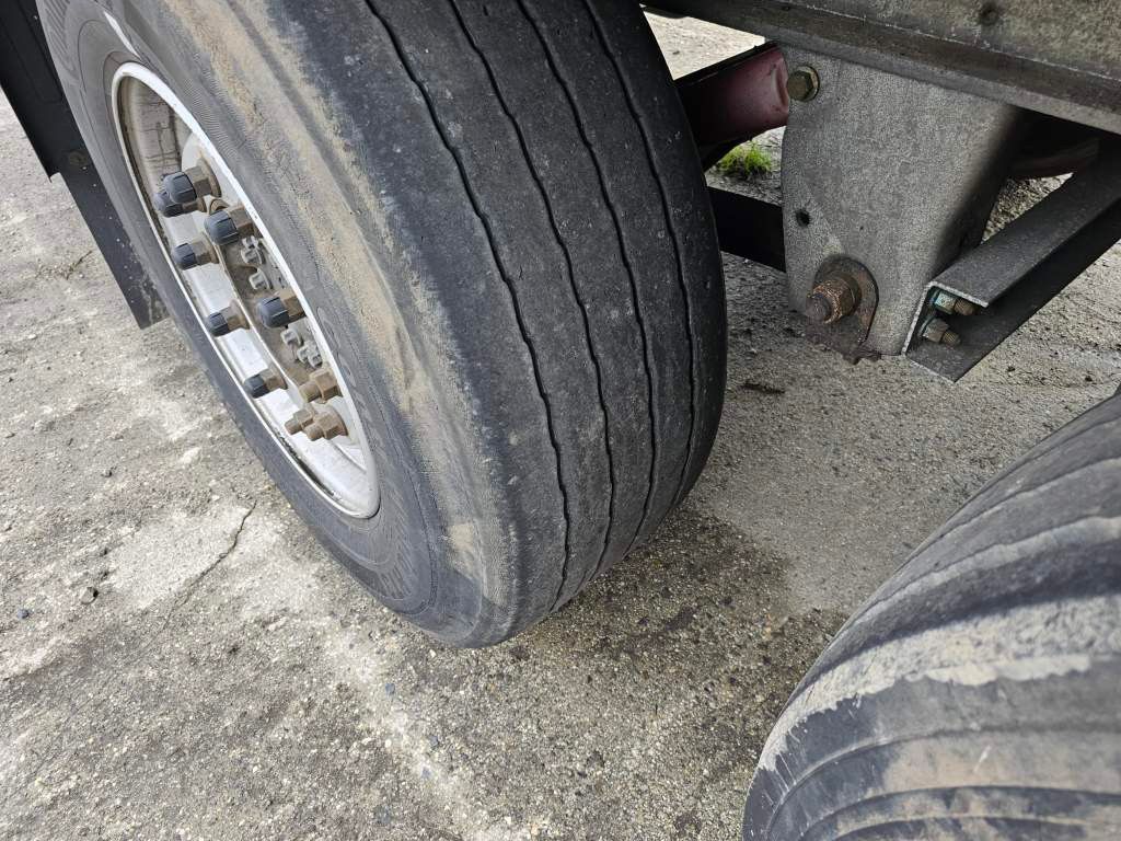 Fahrzeugabbildung Schmitz Cargobull Gardine, 9,00 m Coiler, Chassis feuerverzinkt