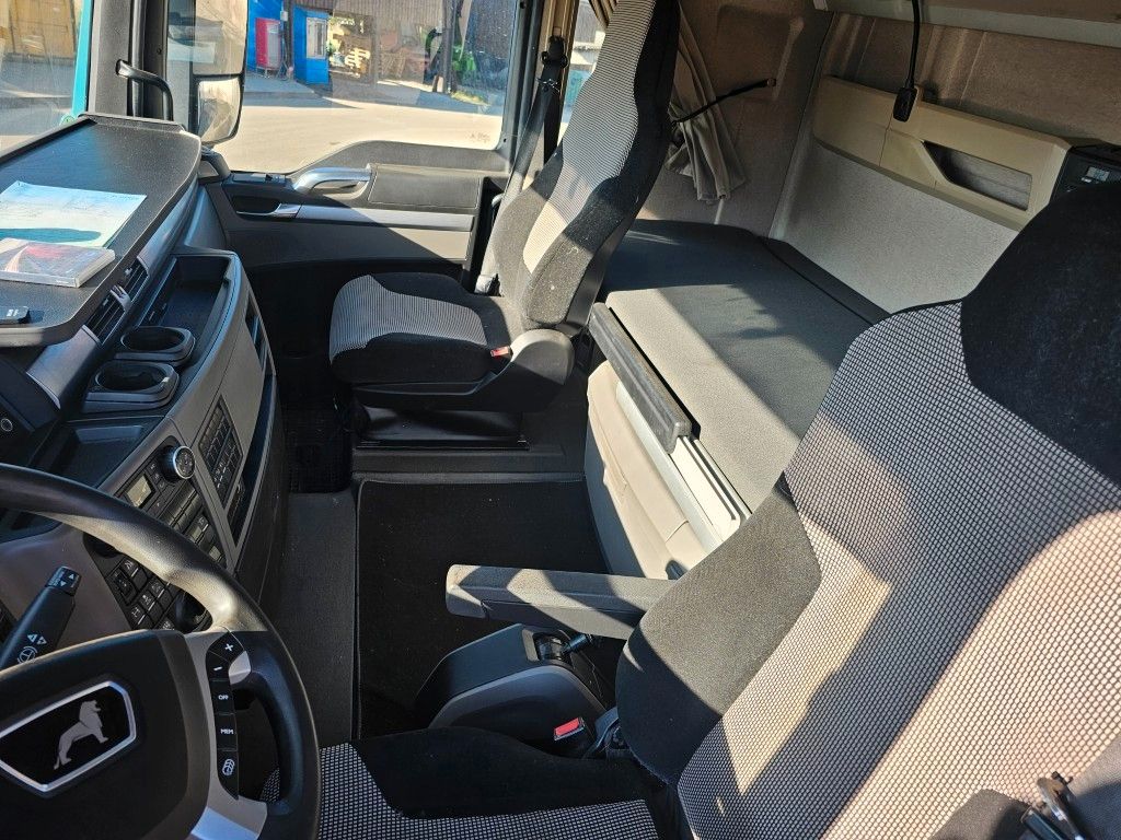 Fahrzeugabbildung MAN 18.510 TGX mit Drum Kompressor + 2 Kreis Hydr.