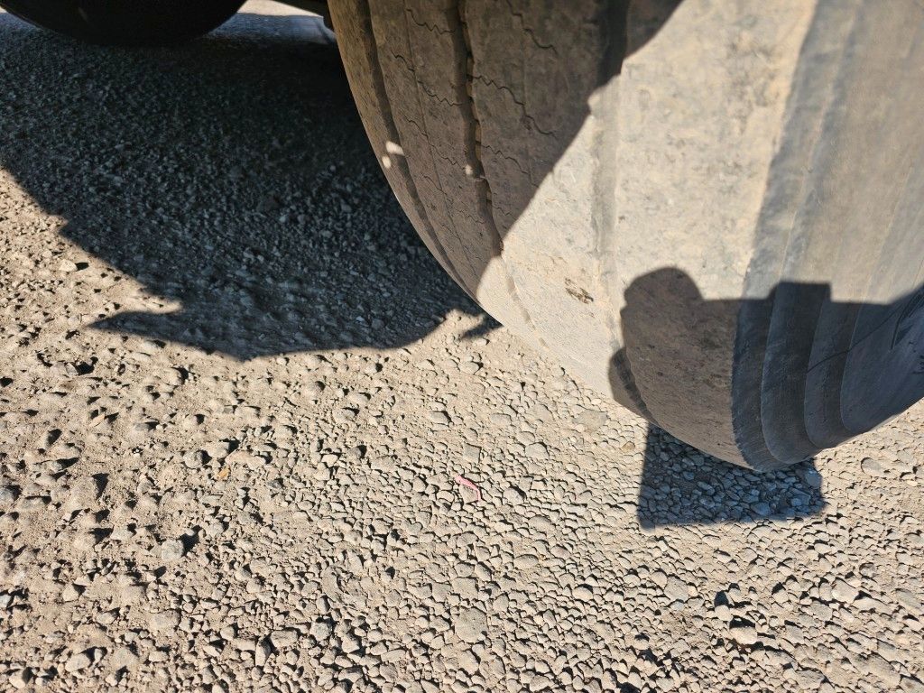 Fahrzeugabbildung MAN 18.510 TGX mit Drum Kompressor + 2 Kreis Hydr.