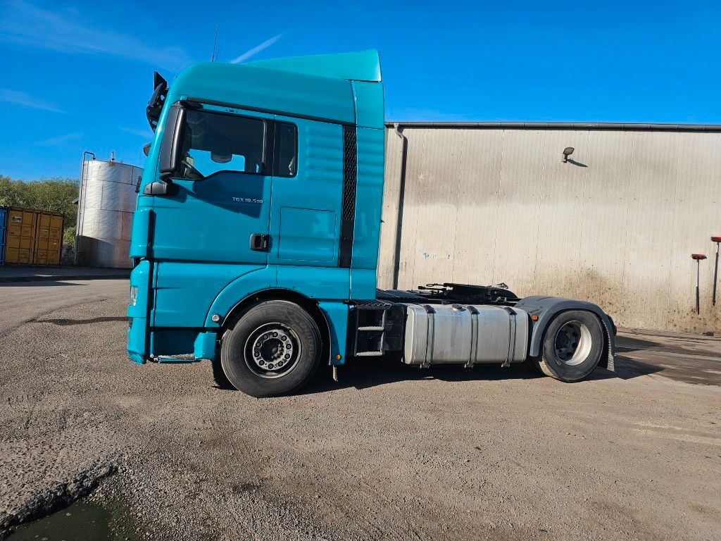 Fahrzeugabbildung MAN 18.510 TGX mit Drum Kompressor + 2 Kreis Hydr.