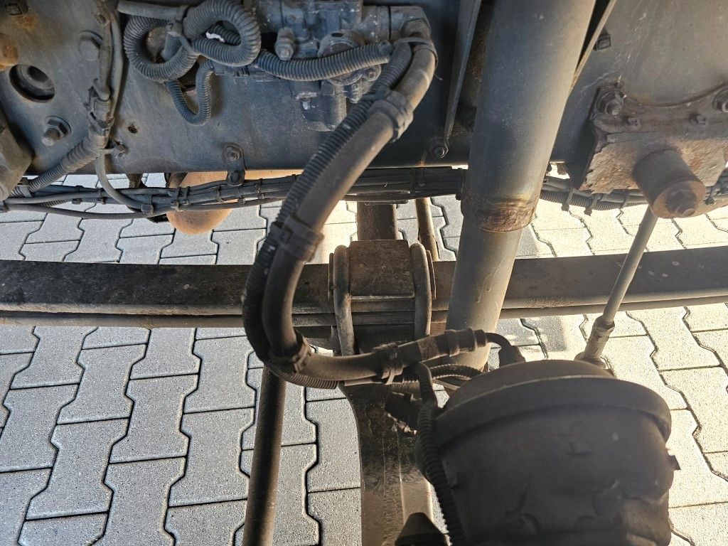 Fahrzeugabbildung DAF CF 300, 19 to, Koffer 7.300 mm, Türen + Ladebord