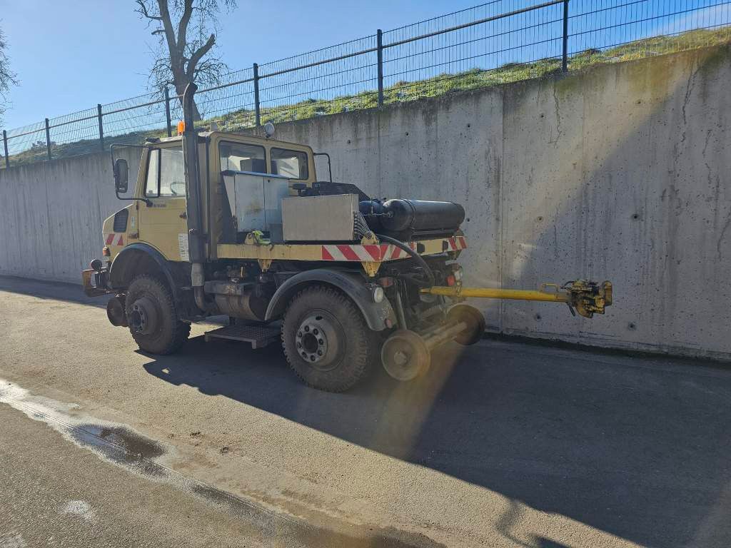 Fahrzeugabbildung Unimog U 1600 Zweis-Wege-Fahrzeug, neues Getriebe