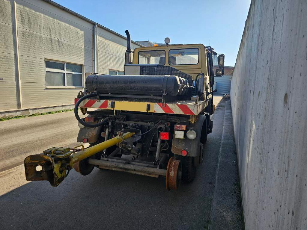 Fahrzeugabbildung Unimog U 1600 Zweis-Wege-Fahrzeug, neues Getriebe