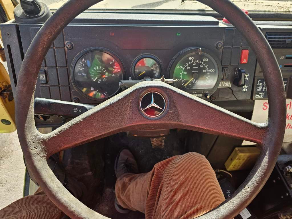 Fahrzeugabbildung Unimog U 1600 Zweis-Wege-Fahrzeug, neues Getriebe