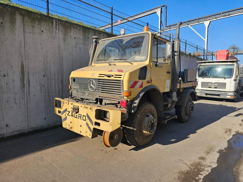 Fahrzeugabbildung Unimog U 1600 Zweis-Wege-Fahrzeug, neues Getriebe