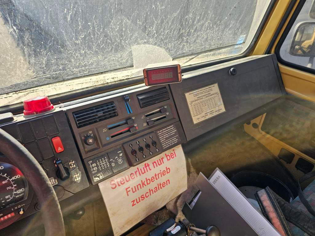 Fahrzeugabbildung Unimog U 1600 Zweis-Wege-Fahrzeug, neues Getriebe