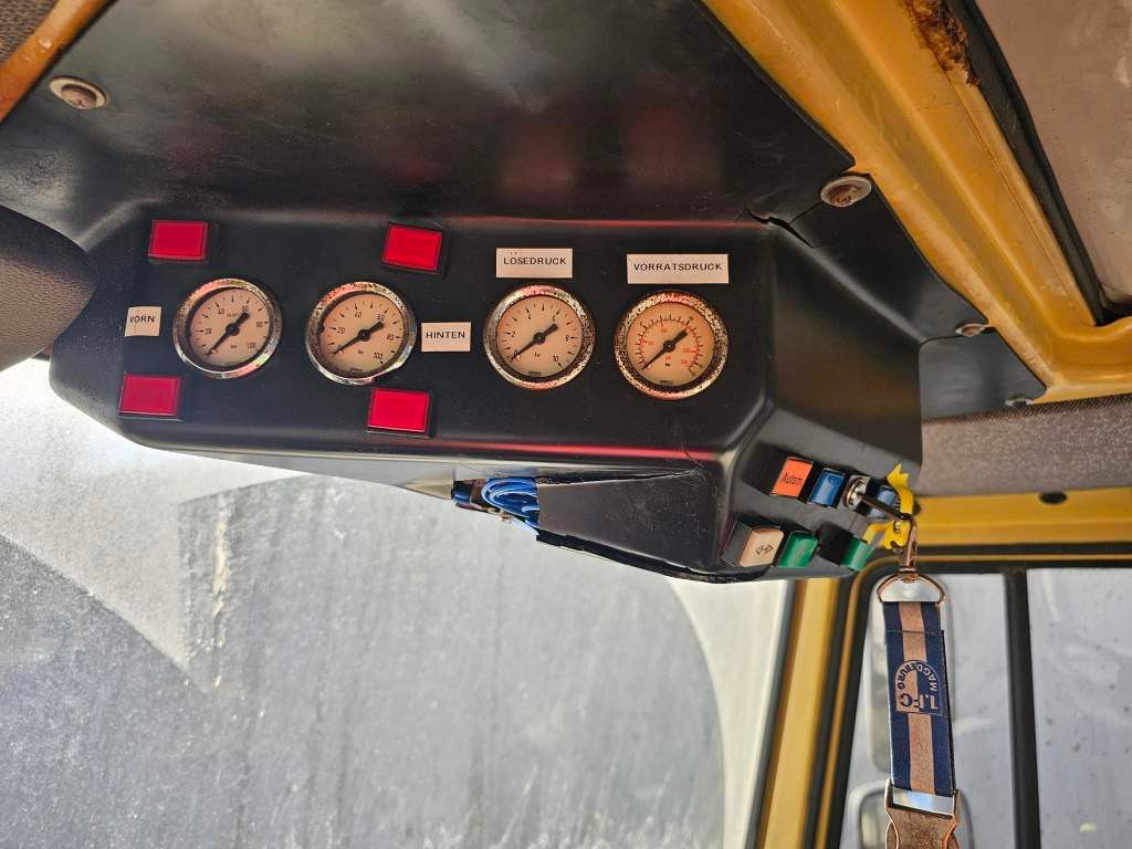 Fahrzeugabbildung Unimog U 1600 Zweis-Wege-Fahrzeug, neues Getriebe