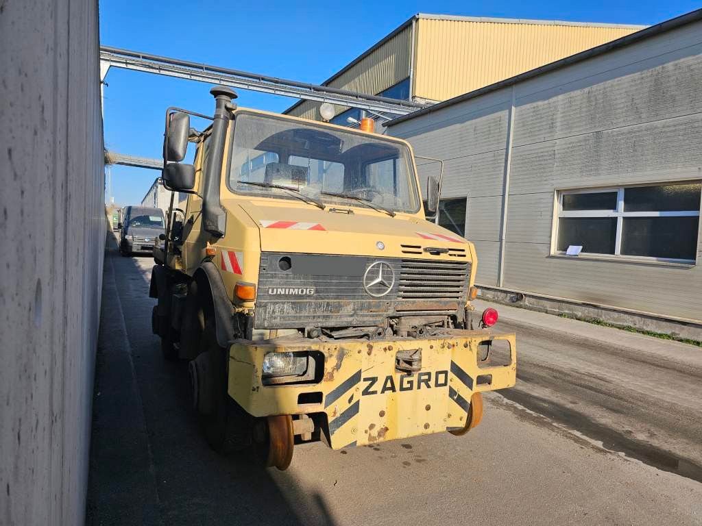 Fahrzeugabbildung Unimog U 1600 Zweis-Wege-Fahrzeug, neues Getriebe