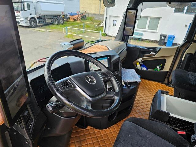 Fahrzeugabbildung Mercedes-Benz 1851 Giga Space, 2 Kreis-Hydraulik, Retrader