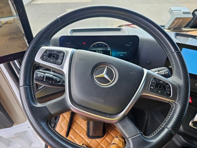 Fahrzeugabbildung Mercedes-Benz 1851 Giga Space, 2 Kreis-Hydraulik, Retrader