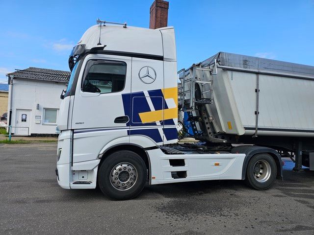 Fahrzeugabbildung Mercedes-Benz 1851 Giga Space, 2 Kreis-Hydraulik, Retrader