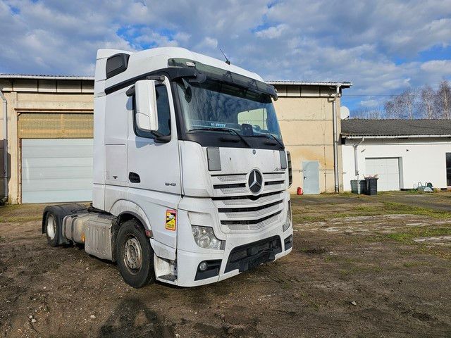 Fahrzeugabbildung Mercedes-Benz 1843 LL, Dachsp,Seitenfender,2 Tanks,Retarder