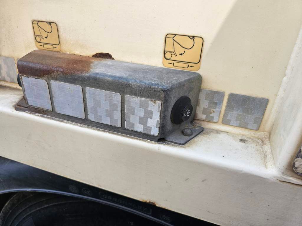 Fahrzeugabbildung Mercedes-Benz 2630, 2 Kammern, 21 cbm , Euro 6, Diesel