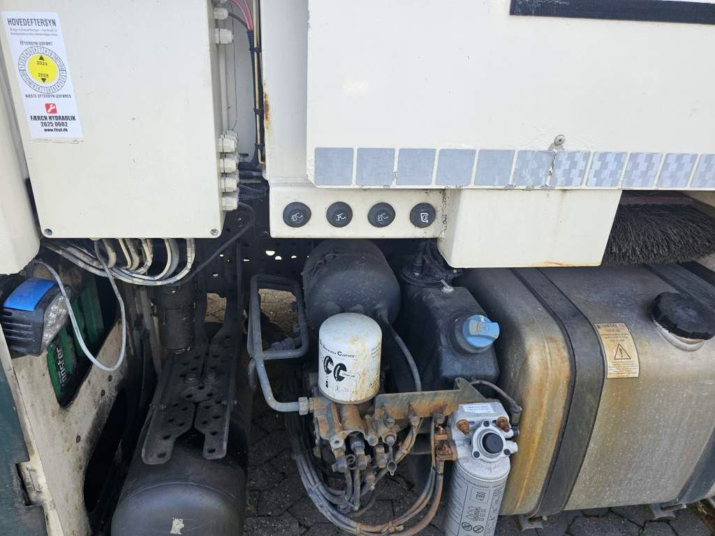Fahrzeugabbildung Mercedes-Benz 2630, 2 Kammern, 21 cbm , Euro 6, Diesel