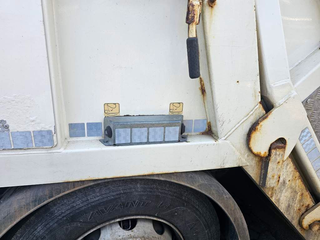 Fahrzeugabbildung Mercedes-Benz 2630, 2 Kammern, 21 cbm , Euro 6, Diesel