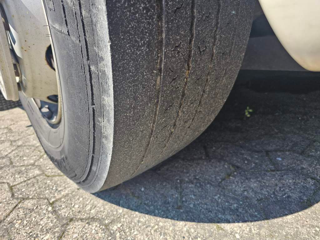 Fahrzeugabbildung Mercedes-Benz 2630, 2 Kammern, 21 cbm , Euro 6, Diesel