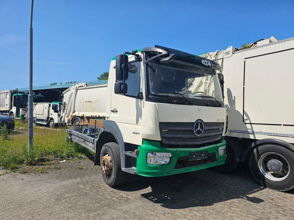 Mercedes-Benz 1527 Ersatzteilspender