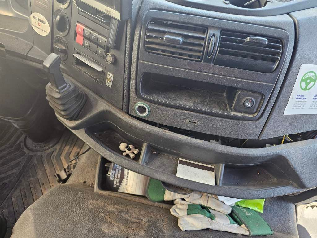 Fahrzeugabbildung Mercedes-Benz 1527 Ersatzteilspender