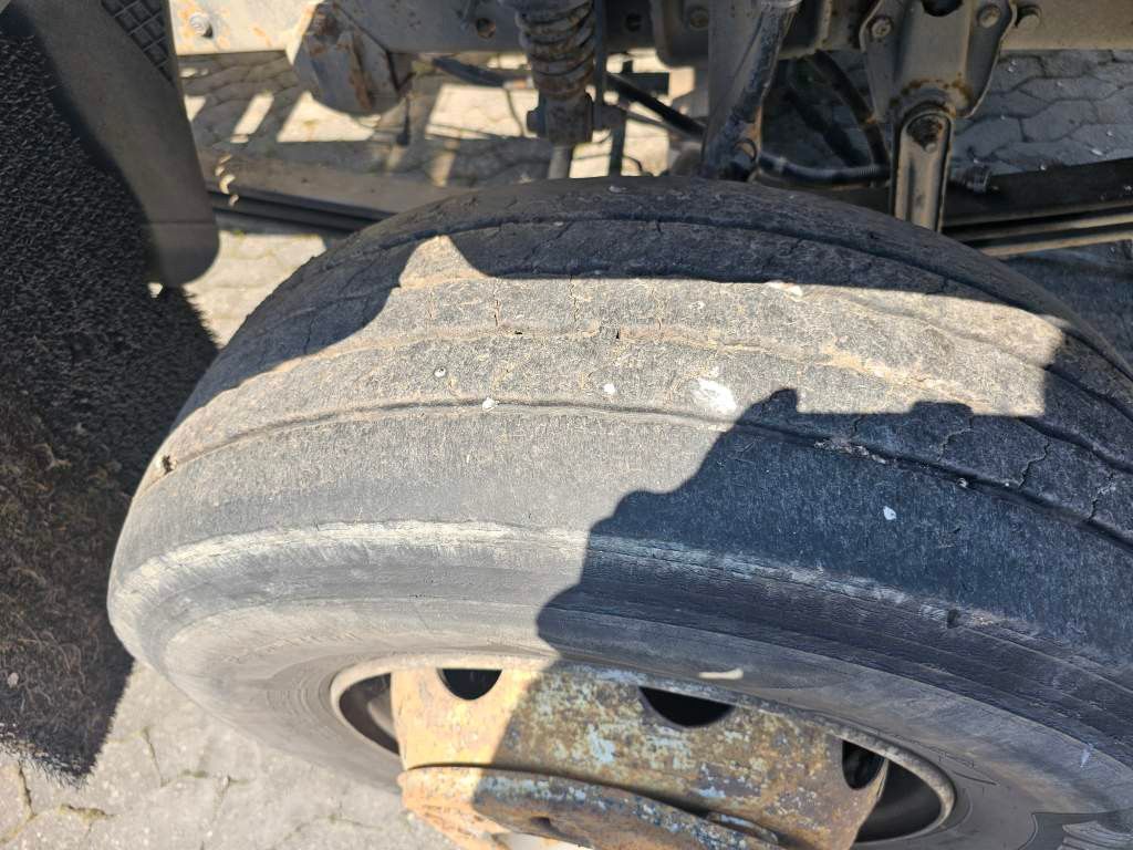 Fahrzeugabbildung Mercedes-Benz 1527 Ersatzteilspender