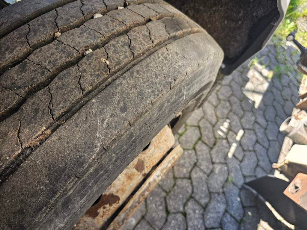 Fahrzeugabbildung Mercedes-Benz 1527 Ersatzteilspender