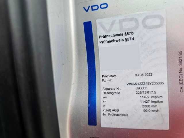 Fahrzeugabbildung MAN 8.240 TGL, Ausziehrampen, Seilwinde
