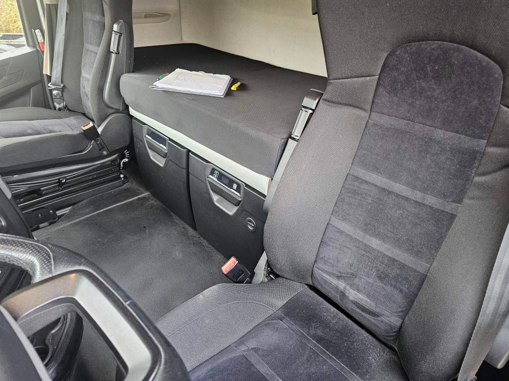 Fahrzeugabbildung Iveco 460 S-Way LNG, Standklima, Standheizung