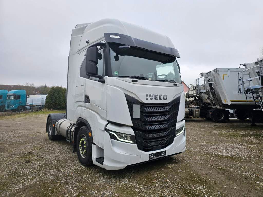 Fahrzeugabbildung Iveco 460 S-Way LNG, Standklima, Standheizung