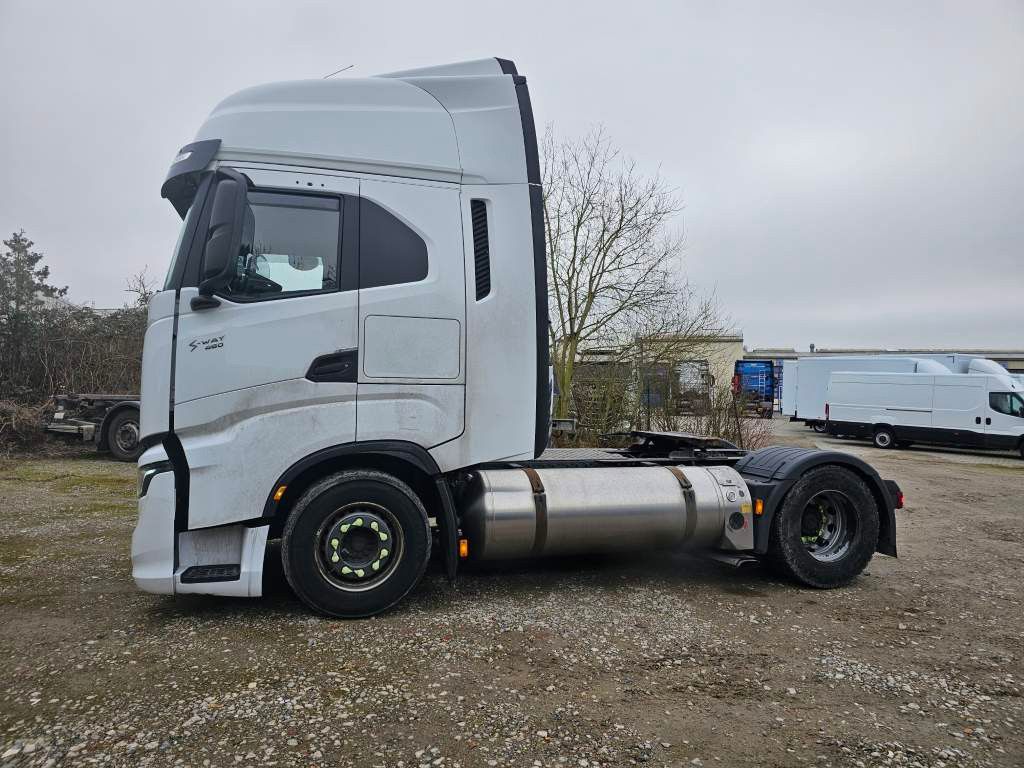 Fahrzeugabbildung Iveco 460 S-Way LNG, Standklima, Standheizung