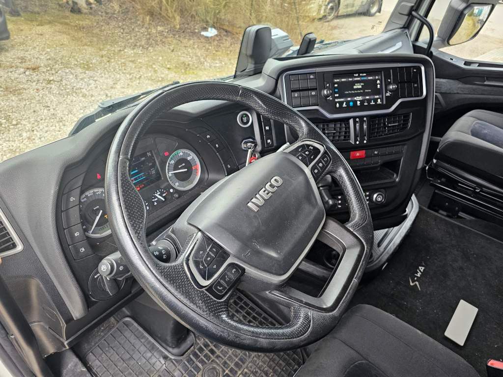Fahrzeugabbildung Iveco 460 S-Way, LNG, Standklima, Klima Automat