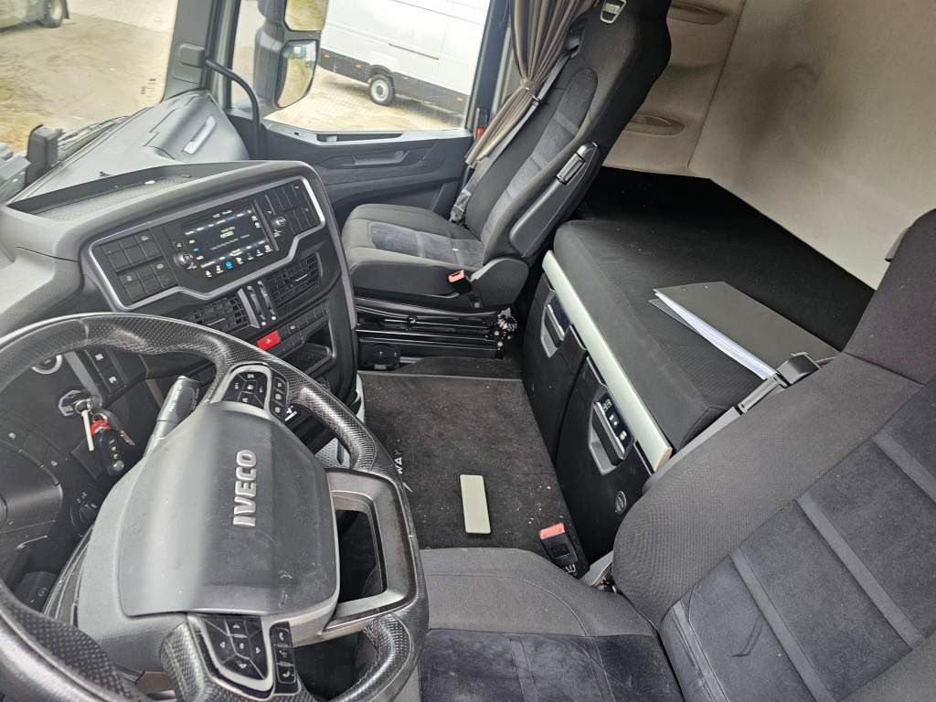 Fahrzeugabbildung Iveco 460 S-Way, LNG, Standklima, Klima Automat