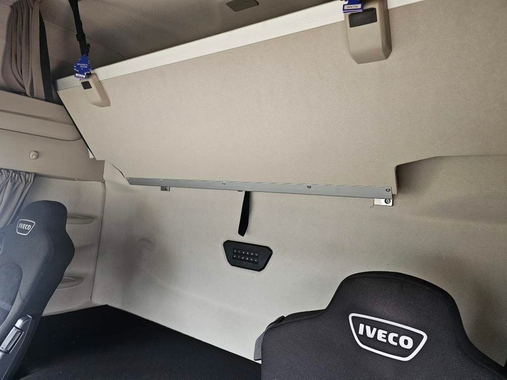 Fahrzeugabbildung Iveco 460 S-Way, LNG, Standklima, Klima Automat