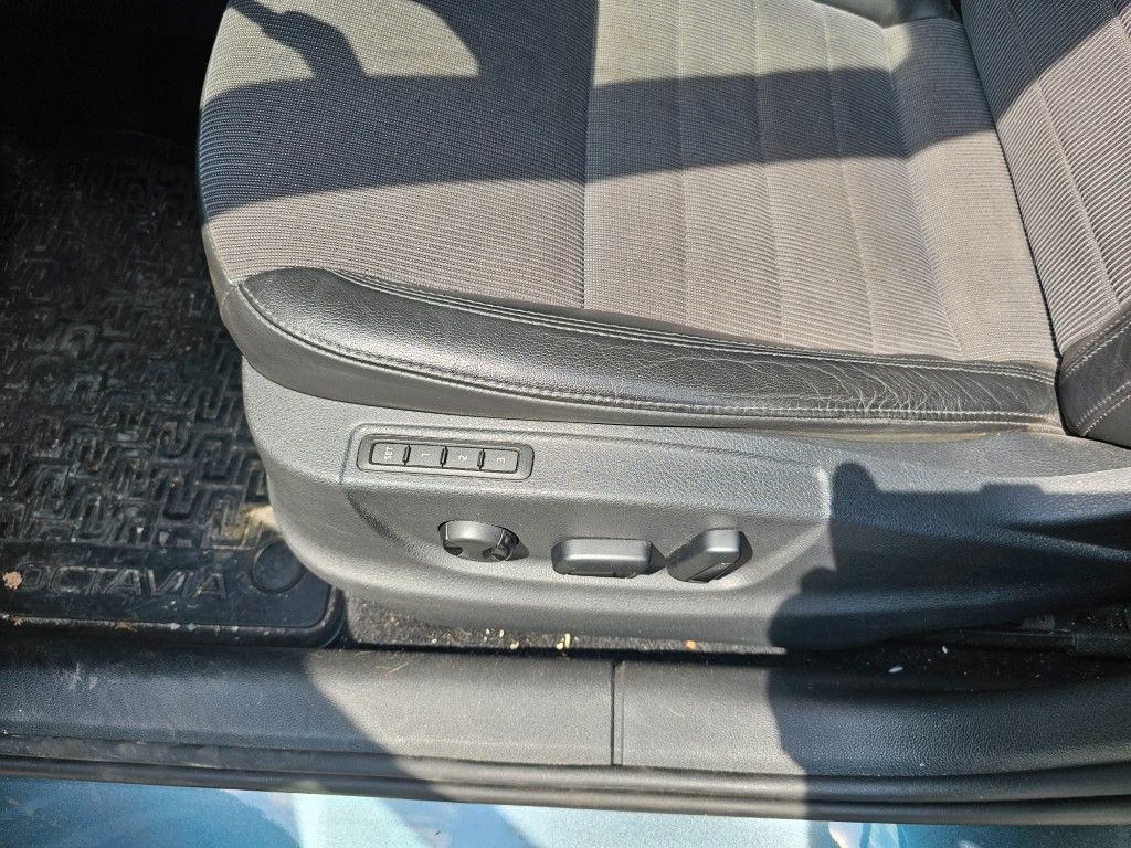 Fahrzeugabbildung SKODA Octavia Kombi 2,0 TDI, Mwst. ausweisbar