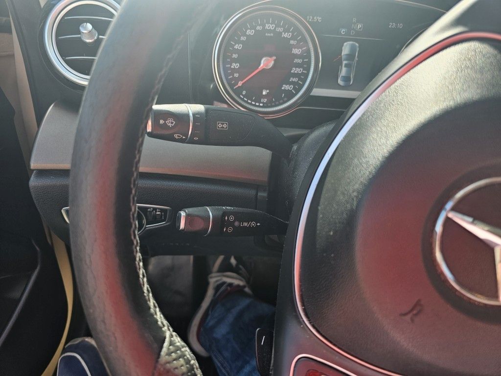 Fahrzeugabbildung Mercedes-Benz E 200